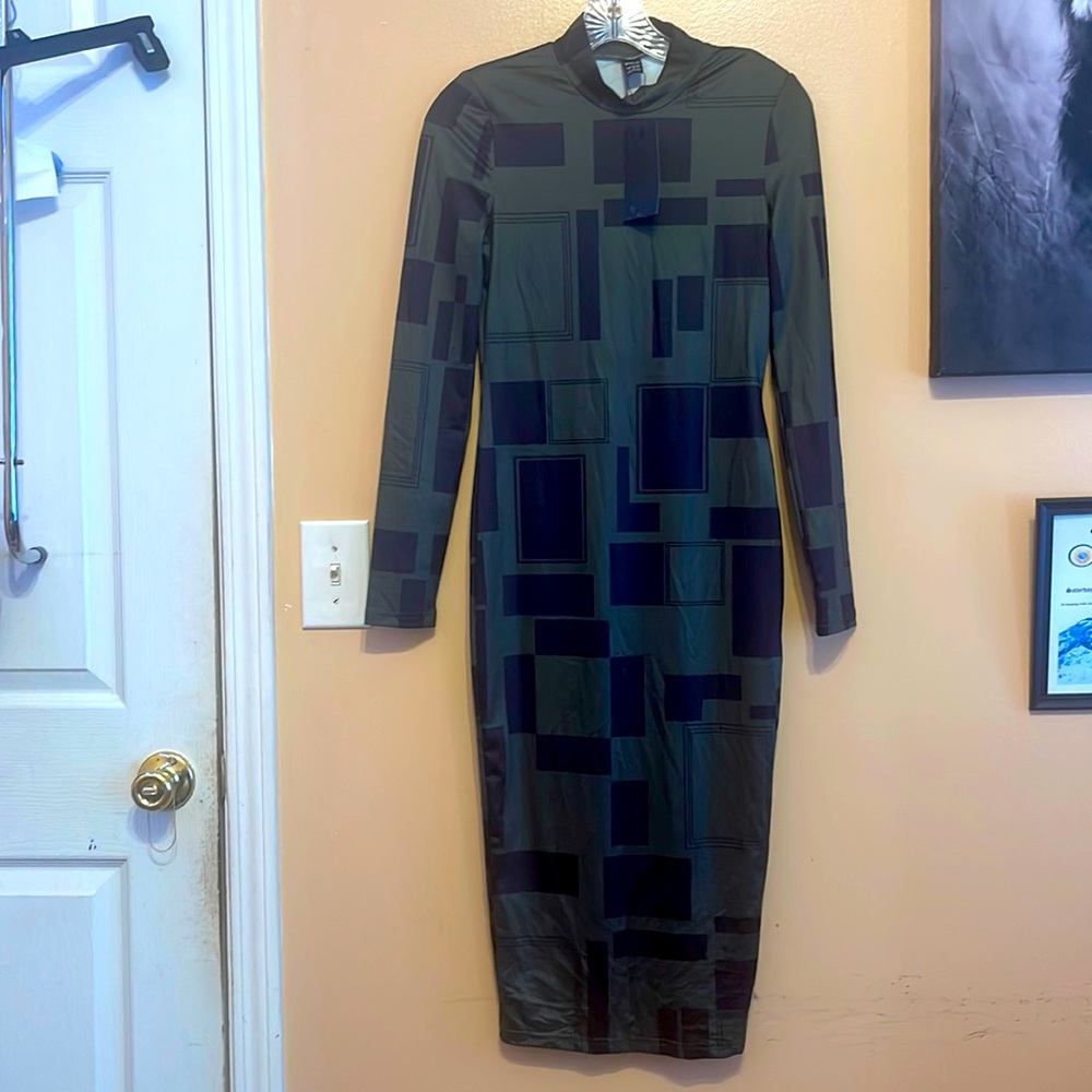 Green body fitting dress